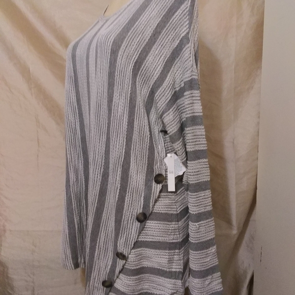 Sliverwear Blouse / Sweater NWT - Picture 2 of 8